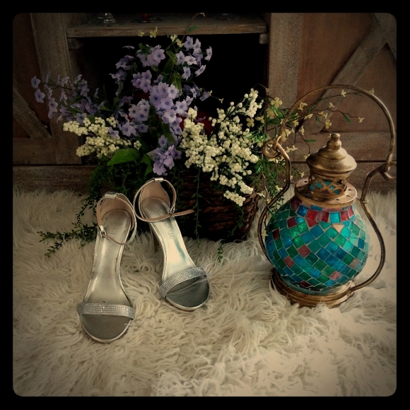 Woman shoes - Picture 1 of 2